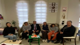 Her özel bireye destek olmaya devam ediyor
