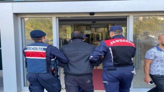 Hırsızlık suçundan aranan zanlı ateşin başında ısınırken yakalandı