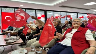 Huzurevinde Cumhuriyet coşkusu