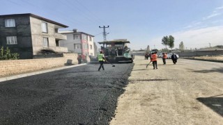 Iğdır Belediyesi sıcak asfalt seferberliğini sürdürüyor