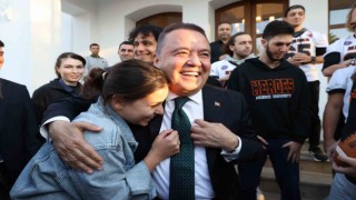 İhtiyaç sahibi tüm üniversite öğrencilerine 8 bin TL burs