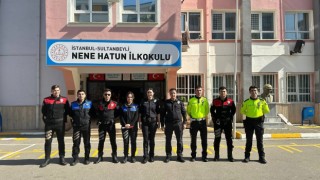 İlkokul öğrencileri polislerle keyifli dakikalar yaşadı