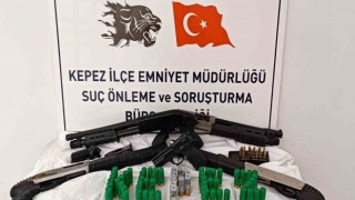 İş yerinde 4 pompalı tüfek ve 1 tabanca ele geçirildi: 1 gözaltı