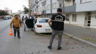 İşe gitmek için bindiği otomobilinde tabancayla vuruldu
