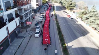 Ispartada 100 metre uzunluğunda Türk bayrağı ile Cumhuriyet coşkusu