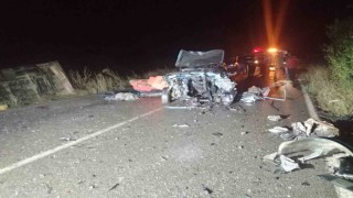 Ispartada otomobil ile kamyonet çarpıştı: 1i çocuk 3 ölü, 2si ağır 3 yaralı