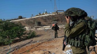 İsrail askerleri Gazze sınırında elleri tetikte bekliyor