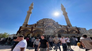 İsrailin saldırılarında hayatını kaybeden Filistinliler için gıyabi cenaze namazı kılındı