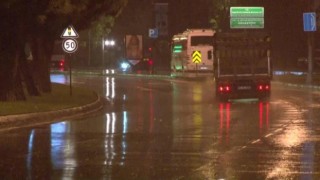 İstanbul Anadolu Yakasında sağanak yağış etkili oluyor