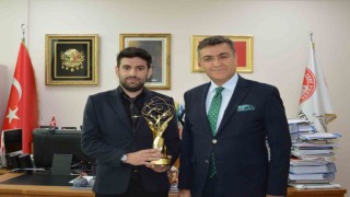İstanbul Yeni Yüzyıl Üniversitesi öğrencisine birincilik ödülü