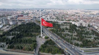 İstanbulda bayraklar yarıya indirildi