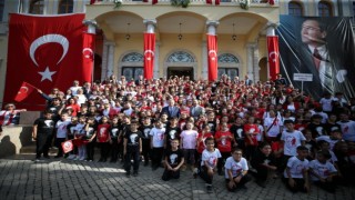 İzmir İl Milli Eğitim Müdürlüğü, Cumhuriyetimizin 100. yılı kutlamalarını meydanlara taşıdı