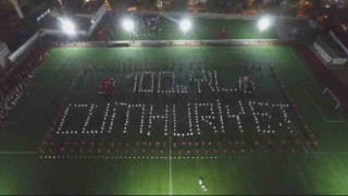 İzmirde 1923 kişiden 100. yıla özel Cumhuriyet Zeybeği