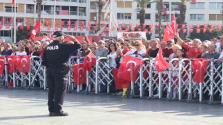 İzmirde Cumhuriyetin 100. yıl coşkusu