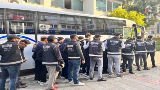 İzmirde FETÖye kıskaç: 84 kişi adliyede