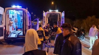 İzmirde motosiklet ile otomobil çarpıştı: 2 ölü