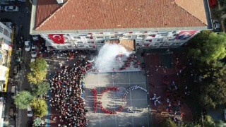 İzmirde öğrencilerden unutulmaz 100. yıl koreografisi