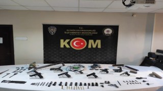 İzmirde yasa dışı silah ticareti yapan 3 ayrı çete çökertildi