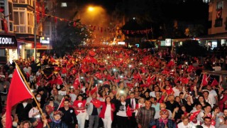 İzmiri Cumhuriyet coşkusu sardı, etkinlikler gece boyu sürdü