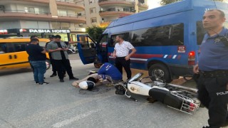 Jandarma aracı ile motosiklet çarpıştı: 1 yaralı