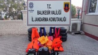 Jandarma Ayvalıkta 131 düzensiz göçmen ve 3 organizatörü yakaladı