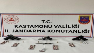 Jandarma ekipleri uyuşturucu tacirlerine göz açtırmadı: 5 gözaltı