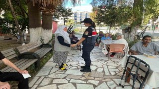 Jandarma ekipleri yaşlı çınarları unutmuyor