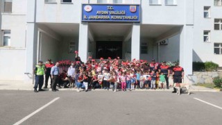 Jandarma hayvan hakları gününde çocukları ağırladı