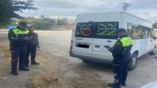 Jandarma okul servis araçlarını denetledi
