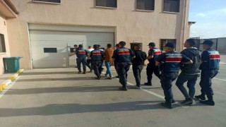 Jandarmadan göçmen kaçakçılarına suçüstü