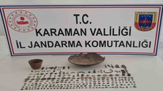 Jandarmanın durdurduğu araçtan çok sayıda tarihi eser çıktı