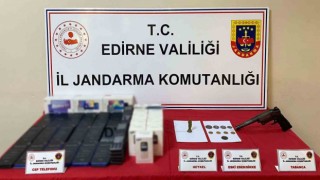 Jandarmanın ev aramasında tarihi eser ve kaçak cep telefonu ele geçirildi