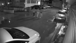 Kadın hırsız, arkadaşlarıyla birlikte motosiklet çaldı