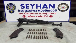 Kadının pazar arabasından uzun namlulu silah çıktı