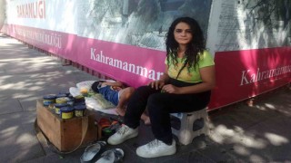 Kentin tek kadın boyacısının ekmek mücadelesi