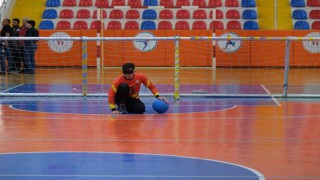 Kahramanmaraşta depremde hayatını kaybedenler anısına goalball turnuvası düzenlendi