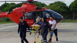 Kalp krizi geçiren yaşlı adamın yardımına ambulans helikopter yetişti