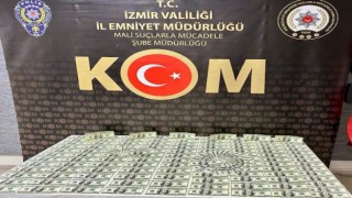 Kalpazanlar döviz bürosunda sahte dolarları piyasaya sürmek isterken yakalandı