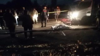 Kamyonet ile motosiklet kafa kafaya çapıştı: 1 ölü, 1 yaralı