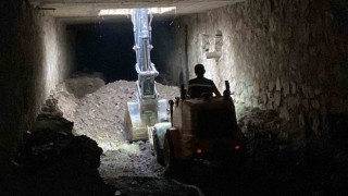 Kapalı kesitli dereler özel araçlarla temizleniyor