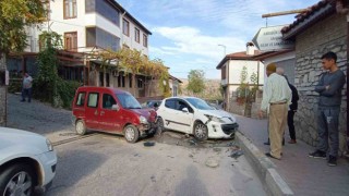 Karabükte trafik kazası : 2 yaralı