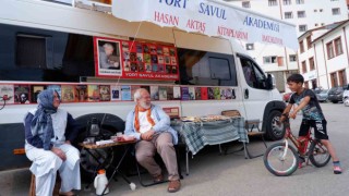 Karavan kitap ile Anadoluyu geziyorlar