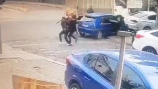 Kartalda iki kişinin yaralandığı silahlı kavga kamerada