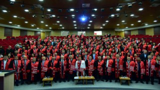 Kastamonu Üniversitesinde 356 öğretim üyesi cübbelerini giydi