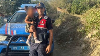 Kaybolan 2 yaşındaki kız çocuğunu jandarma ekipleri buldu