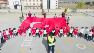 Kayseride 270 öğrenciden ‘100. Yıl Koreografisi