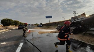 Kaza yapan tırda sıkışan sürücüyü, itfaiye ekipleri kurtardı