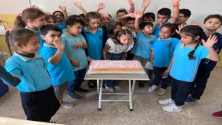 Kazak asıllı öğrenciden doğum günü sürprizi