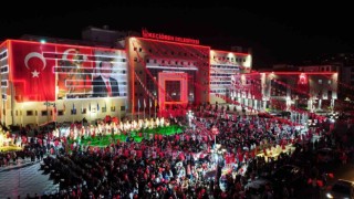 Keçiörende Cumhuriyetin 100. yılı kutlamaları muhteşem havai fişek gösterisiyle final yaptı