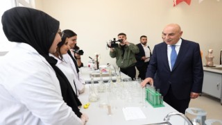 Keçiörende öğrenciler yeni kütüphane ve laboratuvar sınıfına kavuştu